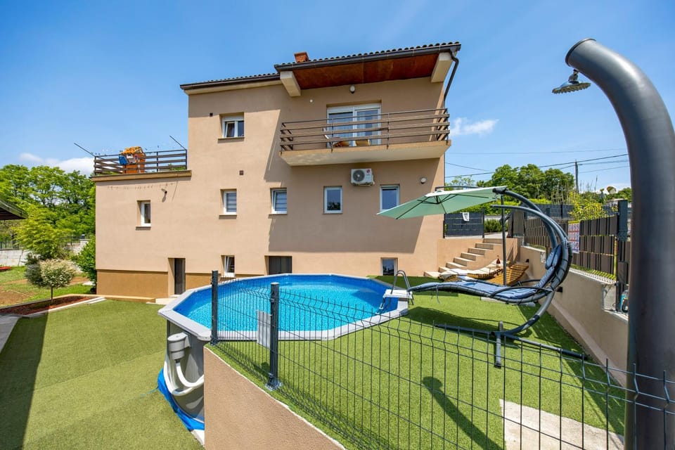 Swimming pool, sunbed