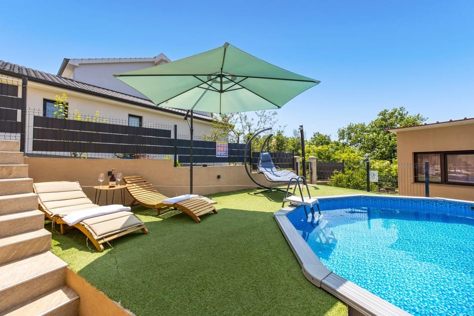 Day, Garden view, Pool view, Swimming pool, sunbed