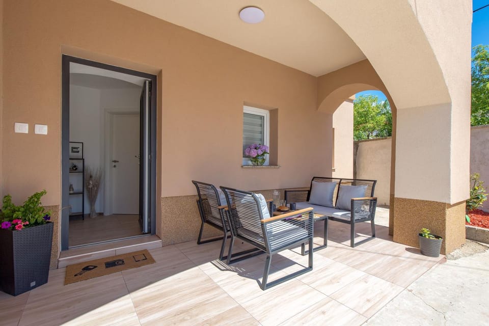 Patio, Seating area