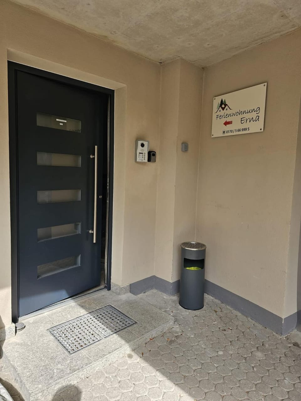 Property building, Facade/entrance