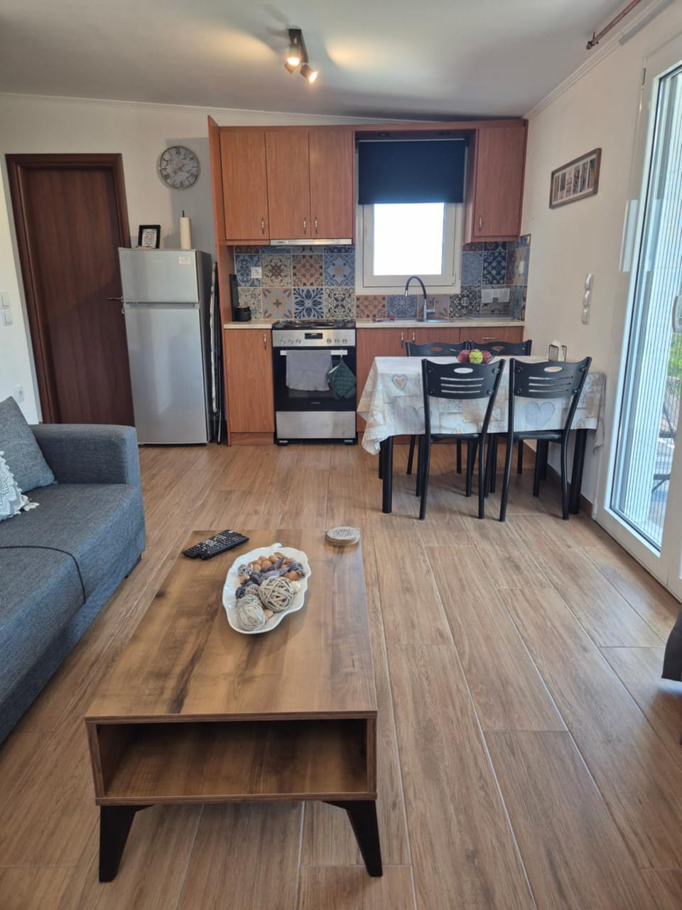Seating area, kitchen