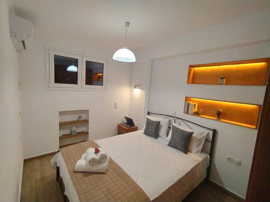 Bedroom, air conditioner