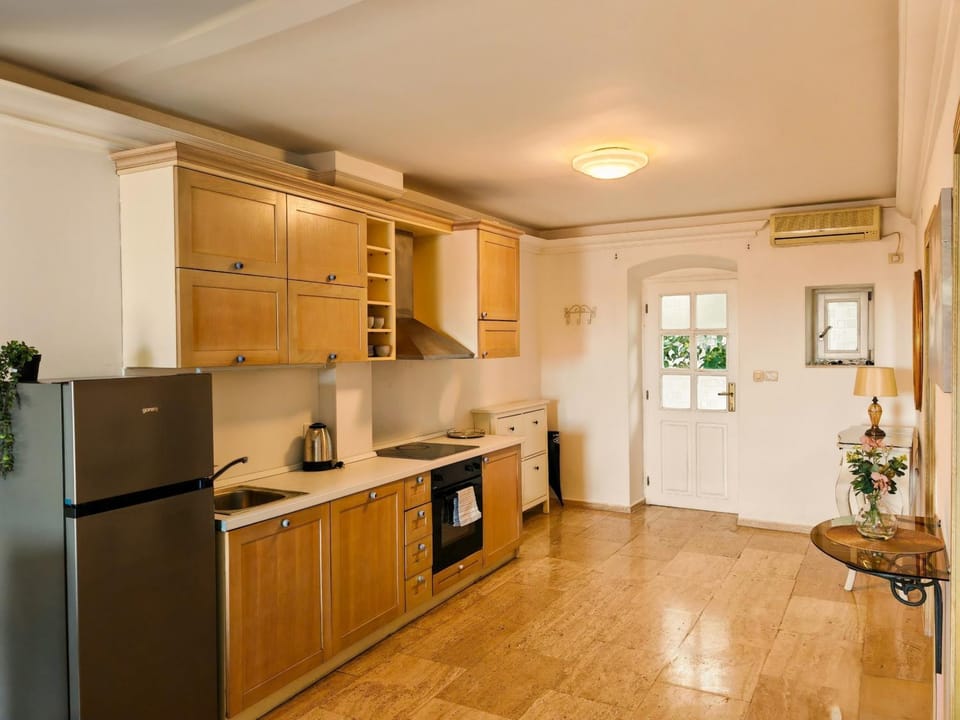 Petrovac Sea Whisper Apartment in Budva Municipality
