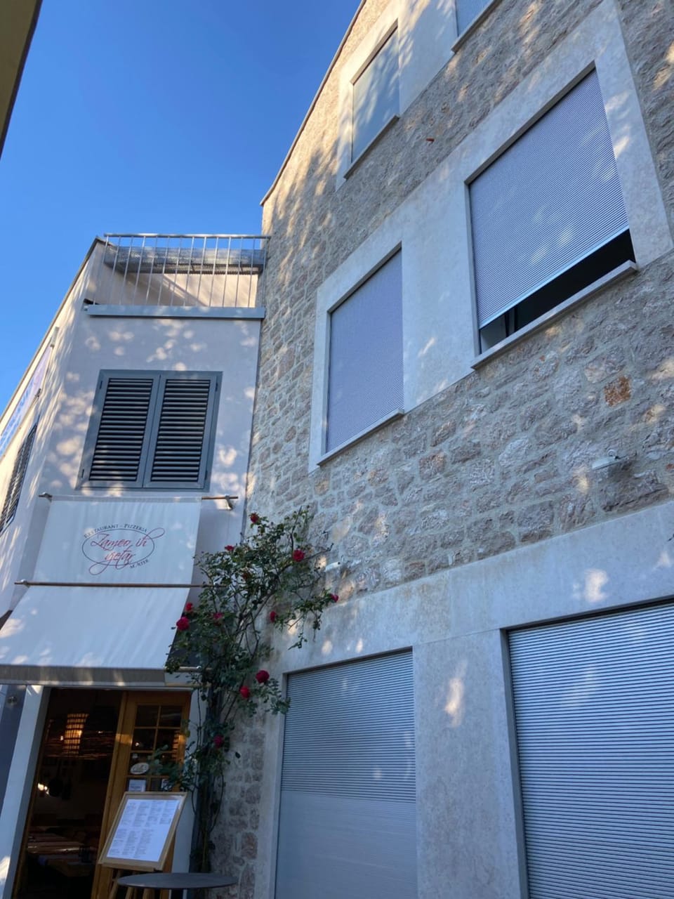 Property building, Restaurant/places to eat