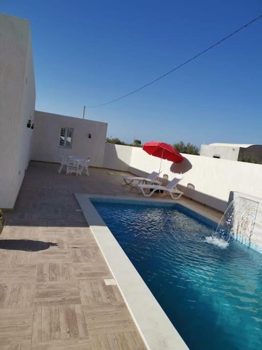 Day, Pool view, Swimming pool, sunbed
