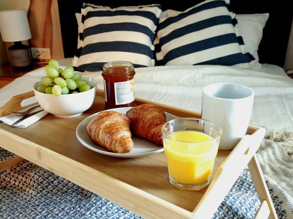 Bed, Food and drinks, Bedroom