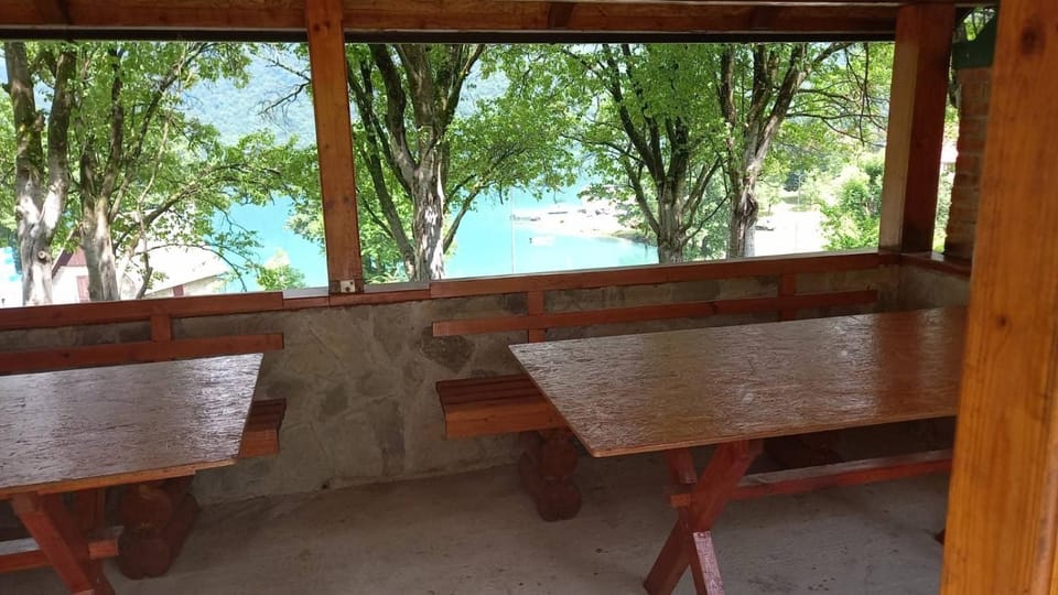 Day, Natural landscape, Garden, Balcony/Terrace, Seating area, Garden view, Lake view