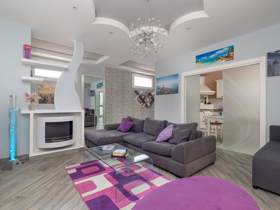 Kitchen or kitchenette, Living room, Decorative detail, Seating area, furniture, internet, air conditioner