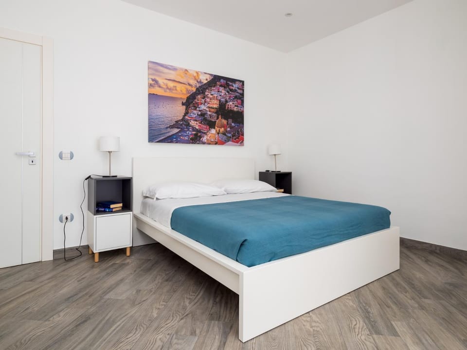 Bed, Photo of the whole room, Bedroom, internet