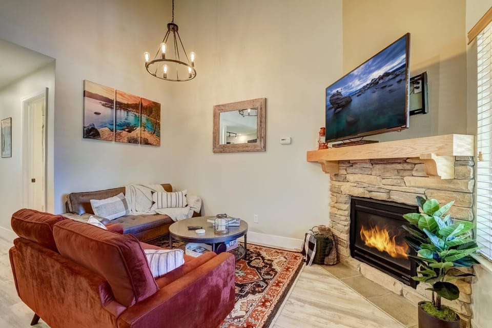 Private condo steps from ski lift minutes to lake Apartment in Kingsbury