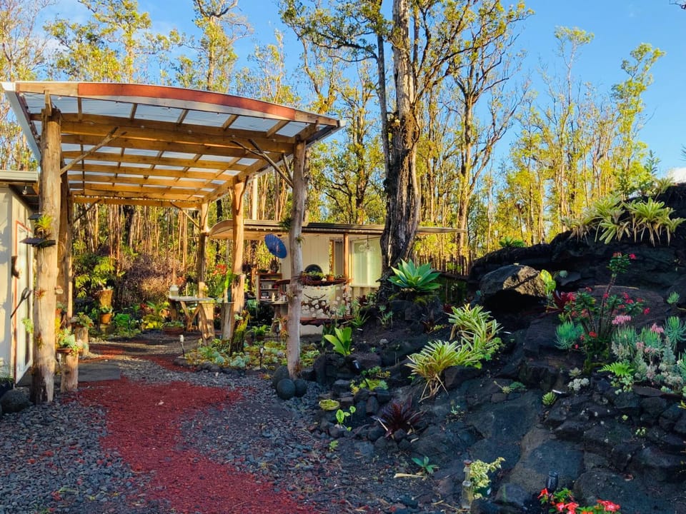 Exotic Garden cottage at amazing volcano fissure Country House in Mountain View