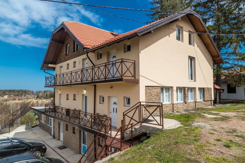 Zlatni bor apartmani Apartment in Zlatibor District, Serbia