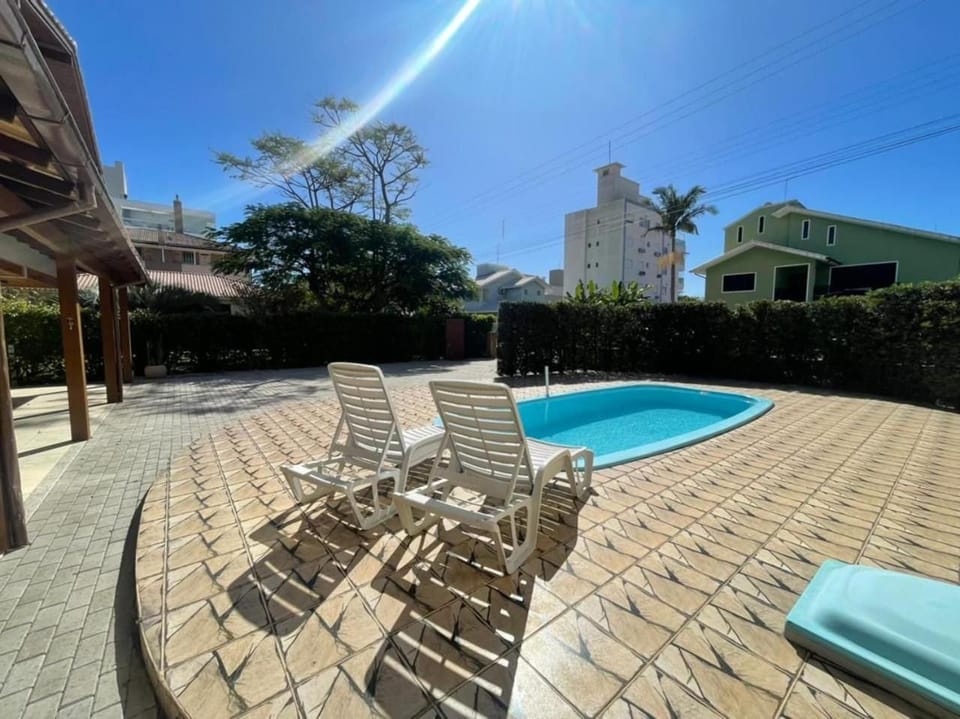 cód 4 · Casa com piscina próxima a praia de palmas House in Florianopolis