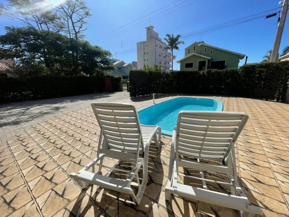 cód 4 · Casa com piscina próxima a praia de palmas House in Florianopolis