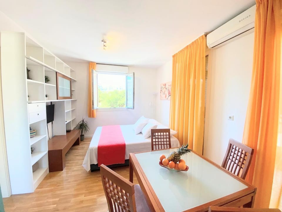 TV and multimedia, Dining area, City view, internet, air conditioner