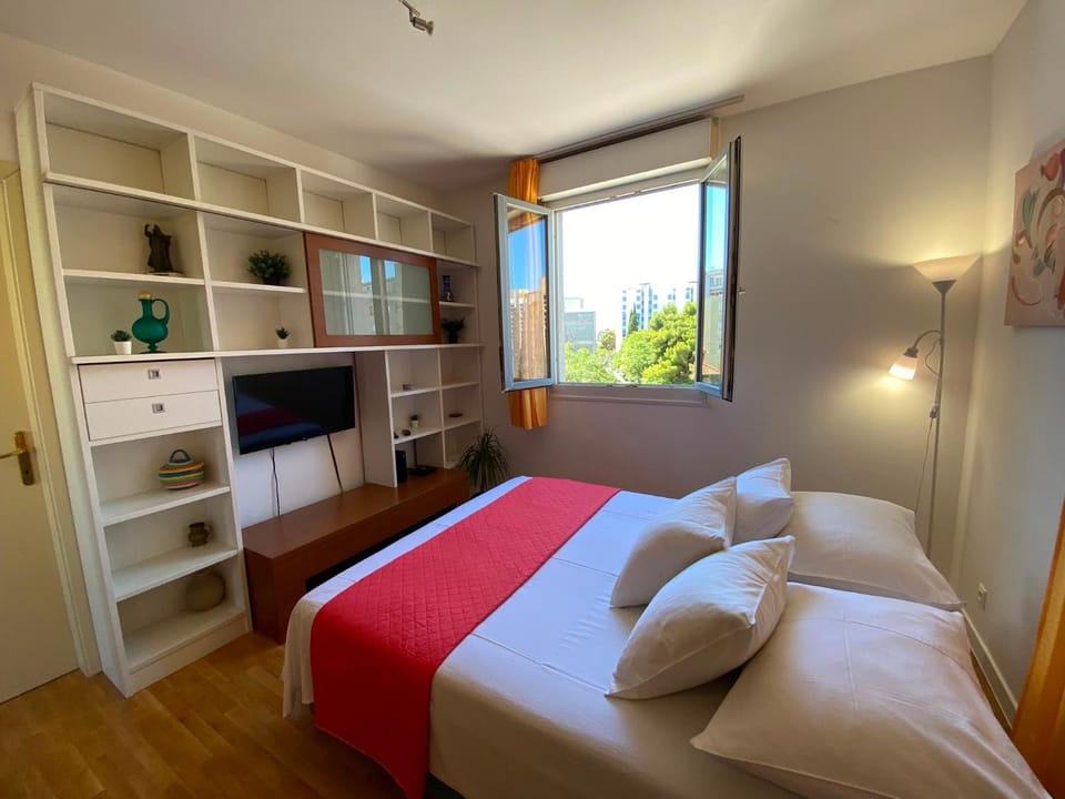TV and multimedia, Living room, City view, internet, air conditioner