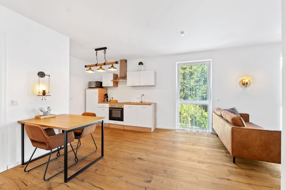 Kitchen or kitchenette, Seating area