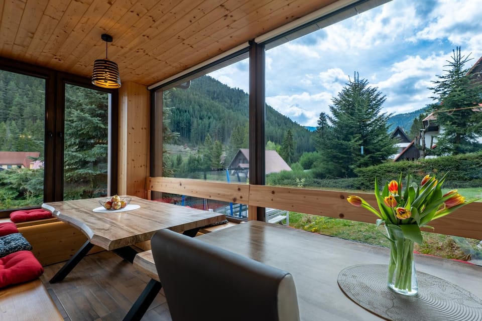 Spring, Day, Natural landscape, View (from property/room), Balcony/Terrace, Living room, Seating area, Dining area, Mountain view, Breakfast