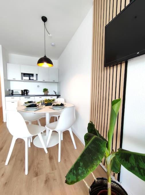 Sauna, Pools mit XXL-Terasse oder Kinderkino Apartment in Straubing-Bogen