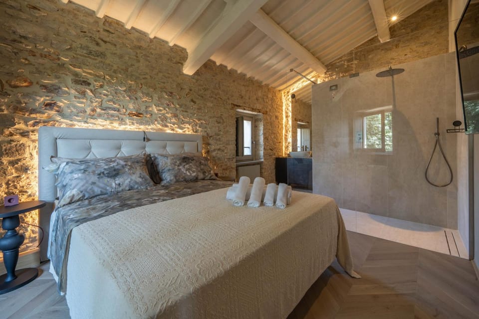 Shower, Bed, Bathroom, Photo of the whole room, Bedroom
