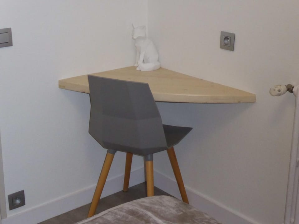 Seating area, Bedroom