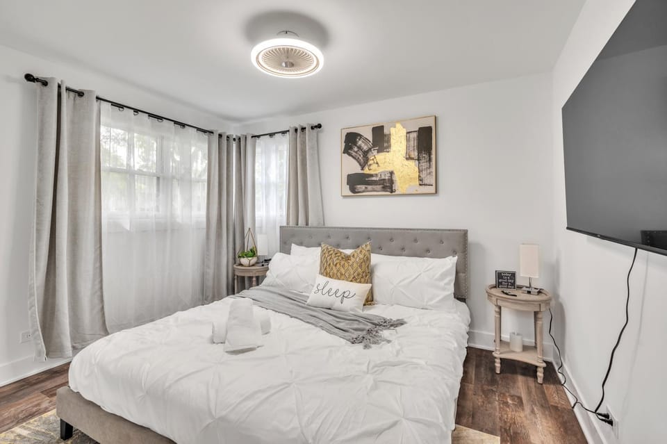 Comforting Retreat Near Woodfield Mall home House in Rolling Meadows