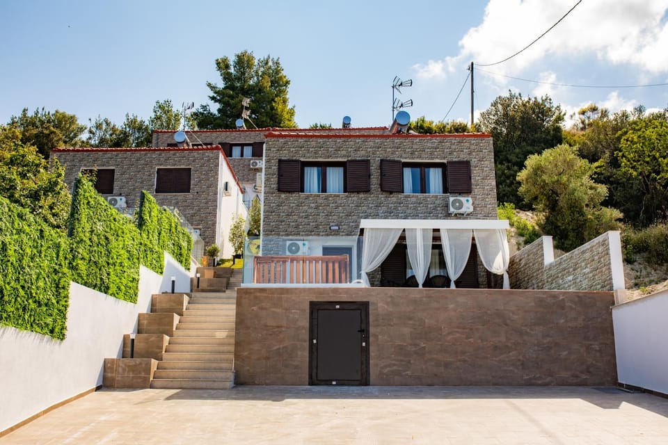 Property building, Day
