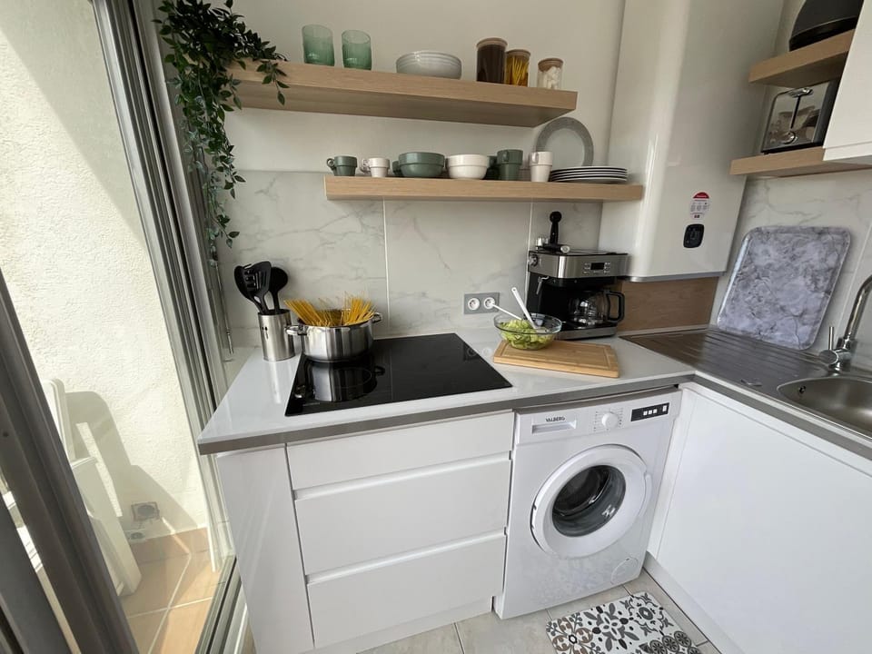 Kitchen or kitchenette