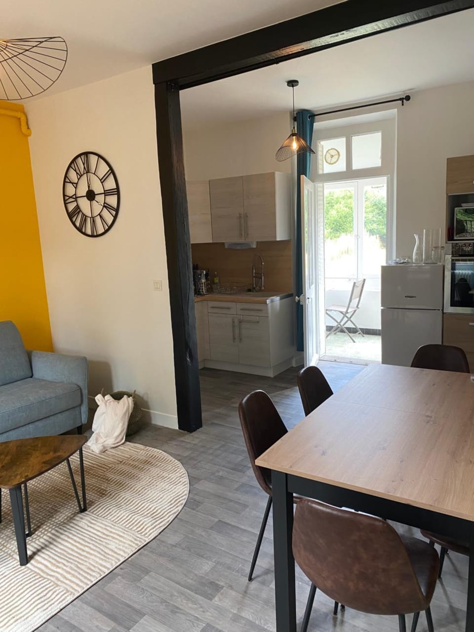 Kitchen or kitchenette, Living room, Seating area, Dining area, minibar, pet friendly, stove
