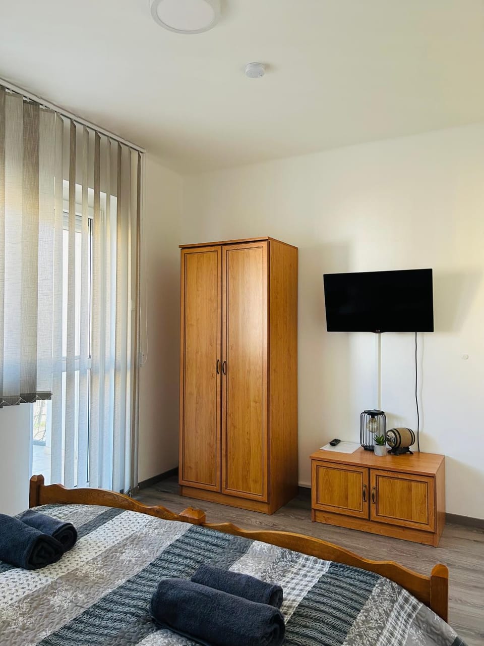 TV and multimedia, Photo of the whole room, wardrobe