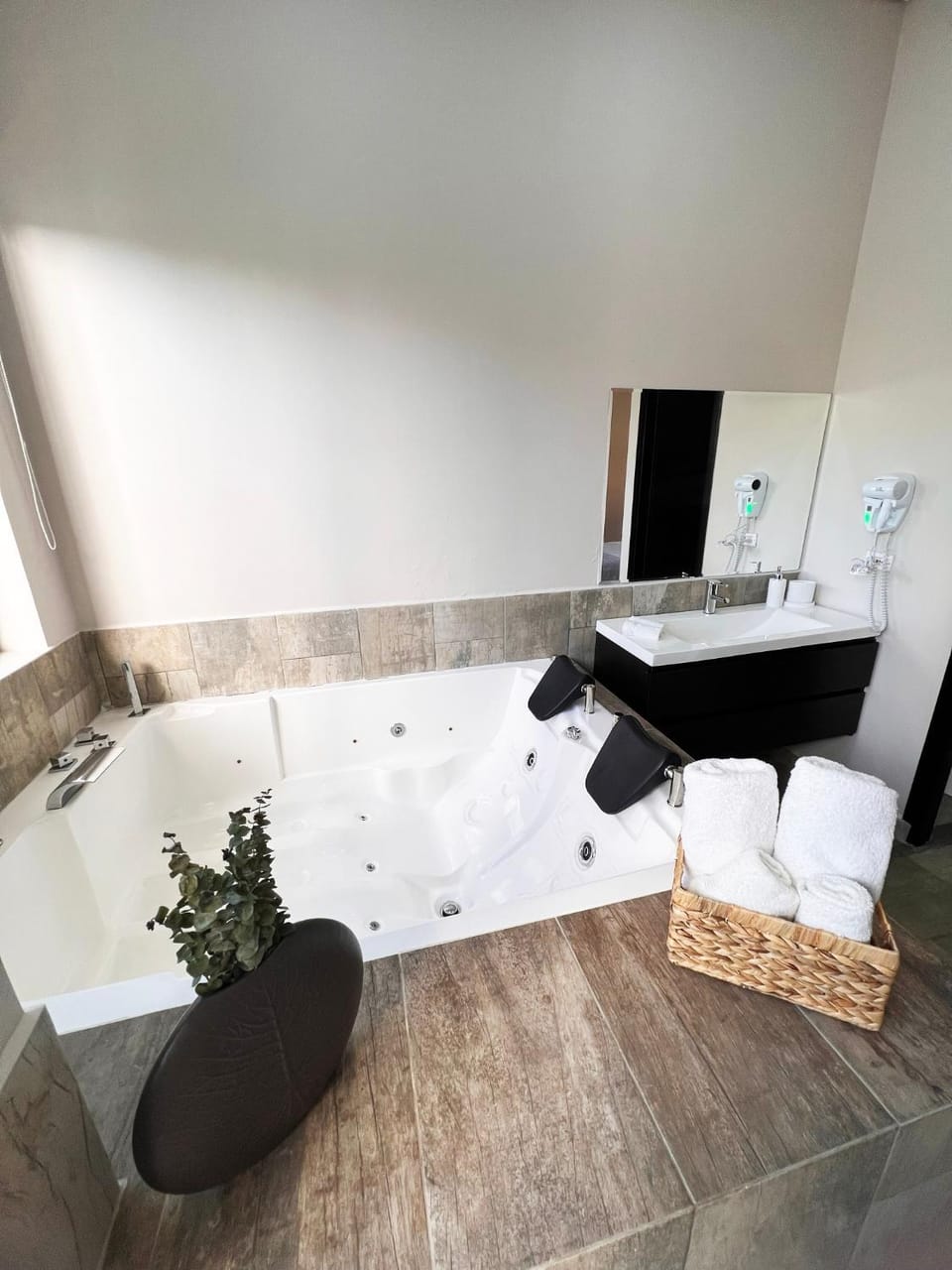 Hot Tub, Bathroom, Bath, towels
