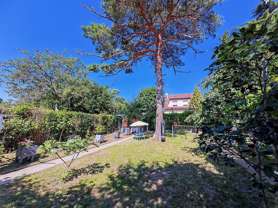Comfortable house 45m2, 20 min to Paris with BBQ and shared private garden Villa in Île-de-France