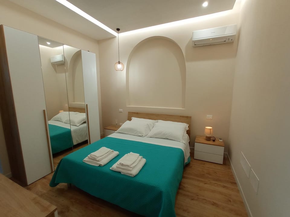 Bed, Photo of the whole room, Bedroom, air conditioner