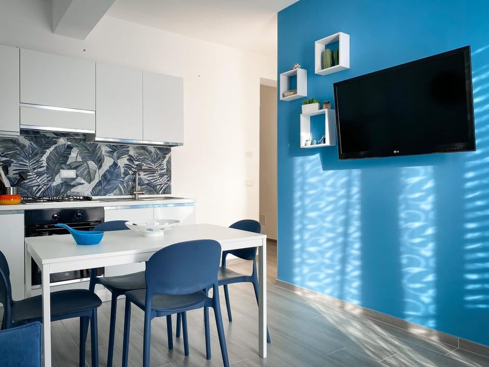 Kitchen or kitchenette, Living room, Seating area, kitchen, kitchen, air conditioner, air conditioner