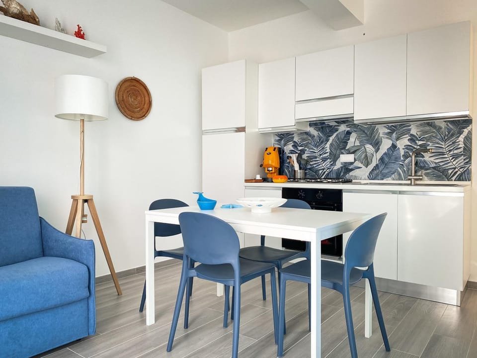 Kitchen or kitchenette, Living room, Seating area, kitchen, kitchen, air conditioner, air conditioner