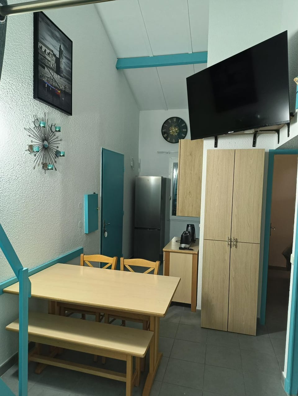 Facade/entrance, TV and multimedia, Living room, Seating area, wardrobe
