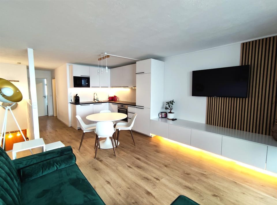 Kitchen or kitchenette, Living room, kitchen, kitchen