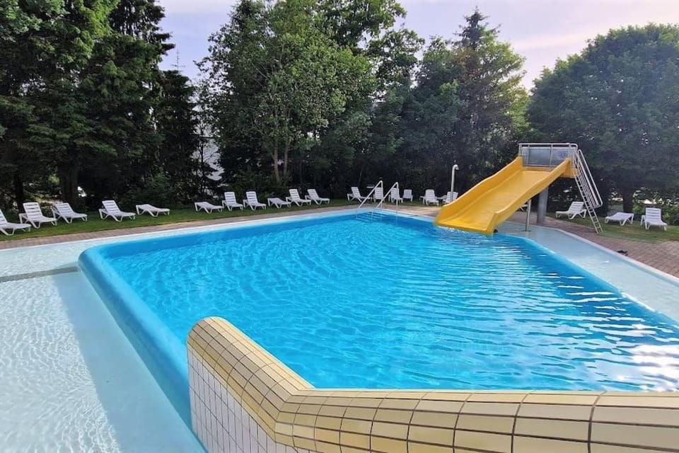2-Zimmer Wohnung, Pools, Sauna und Balkon Apartment in Straubing-Bogen