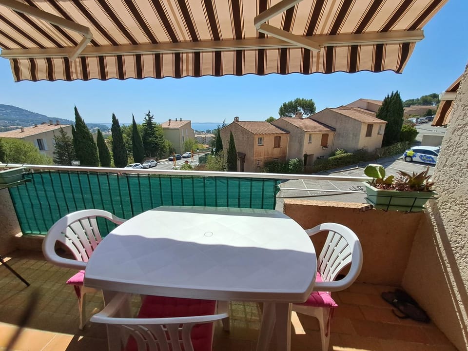 Balcony/Terrace, Dining area