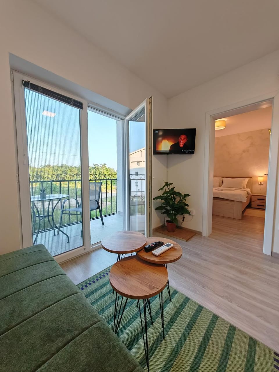 Bed, TV and multimedia, View (from property/room), Balcony/Terrace, Living room, Photo of the whole room, Seating area, Bedroom
