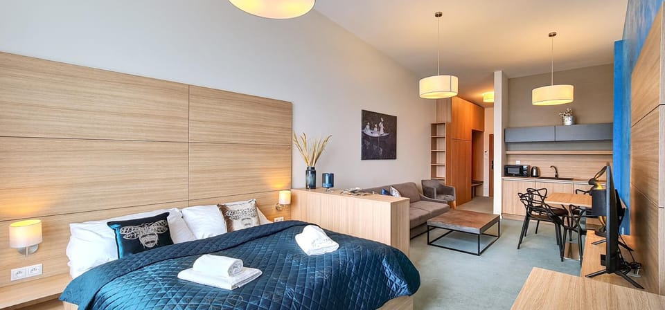 Kitchen or kitchenette, Living room, Photo of the whole room, Dining area, Bedroom, towels