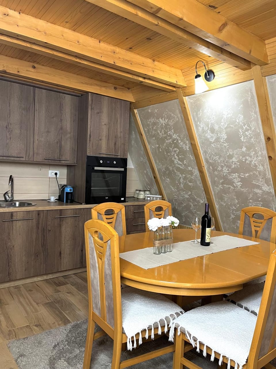 Coffee/tea facilities, Kitchen or kitchenette, minibar, oven, pet friendly, stove