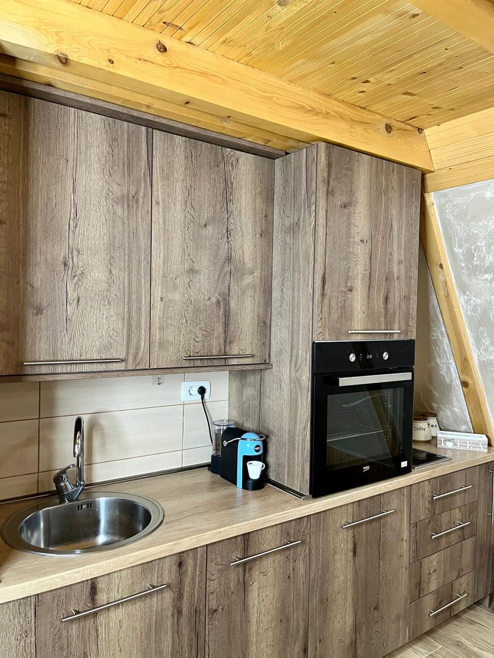 Coffee/tea facilities, Kitchen or kitchenette, minibar, stove