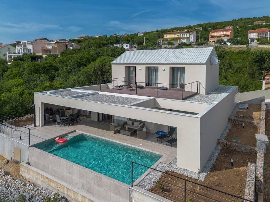 Property building, Swimming pool