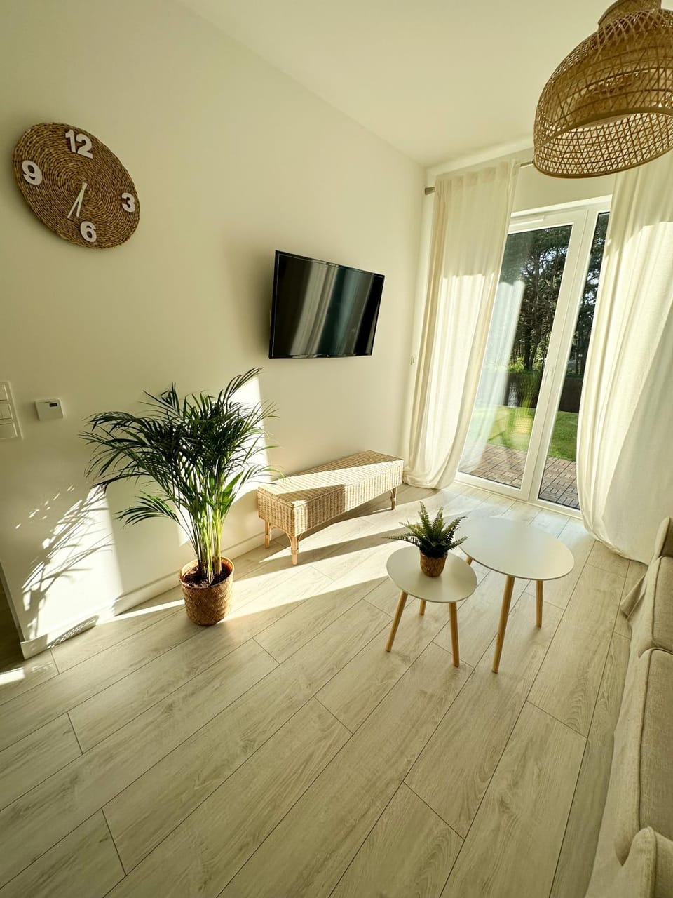 Communal lounge/ TV room, TV and multimedia, Living room, Seating area, Evening entertainment