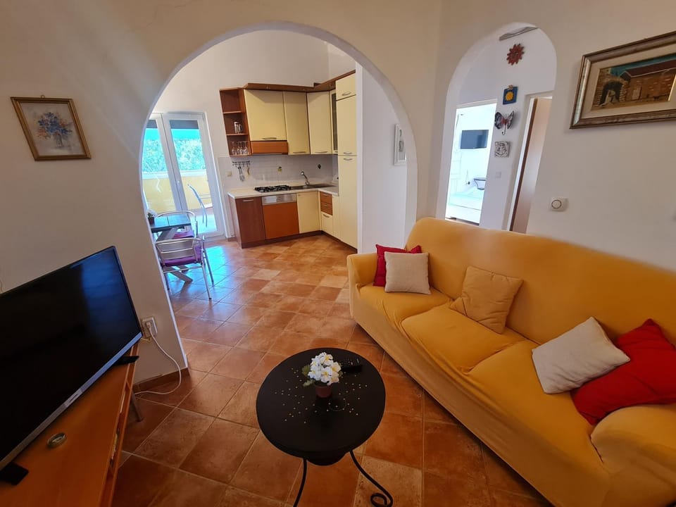 Kitchen or kitchenette, Living room