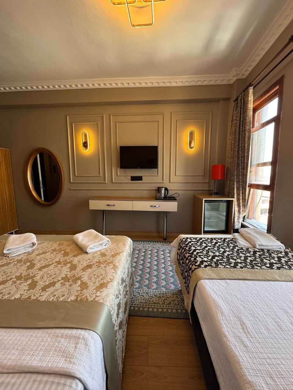 Bed, Photo of the whole room, towels