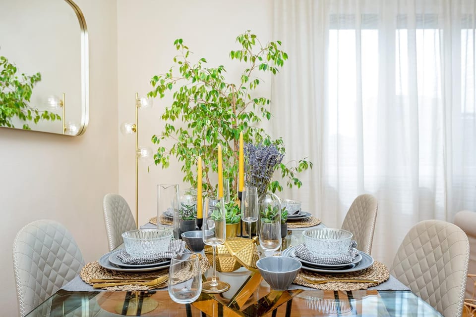 Living room, Seating area, Dining area