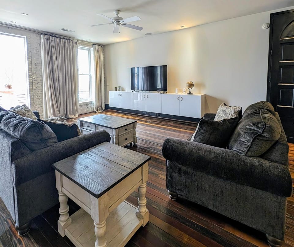 TV and multimedia, Living room, Seating area, City view, fireplace