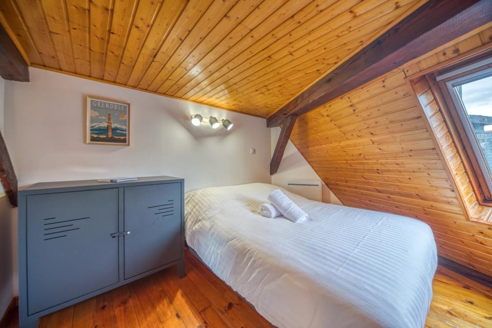 Bed, Photo of the whole room, Bedroom, wardrobe